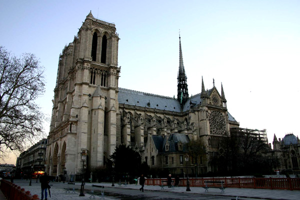 Notre Dame de Paris.jpg