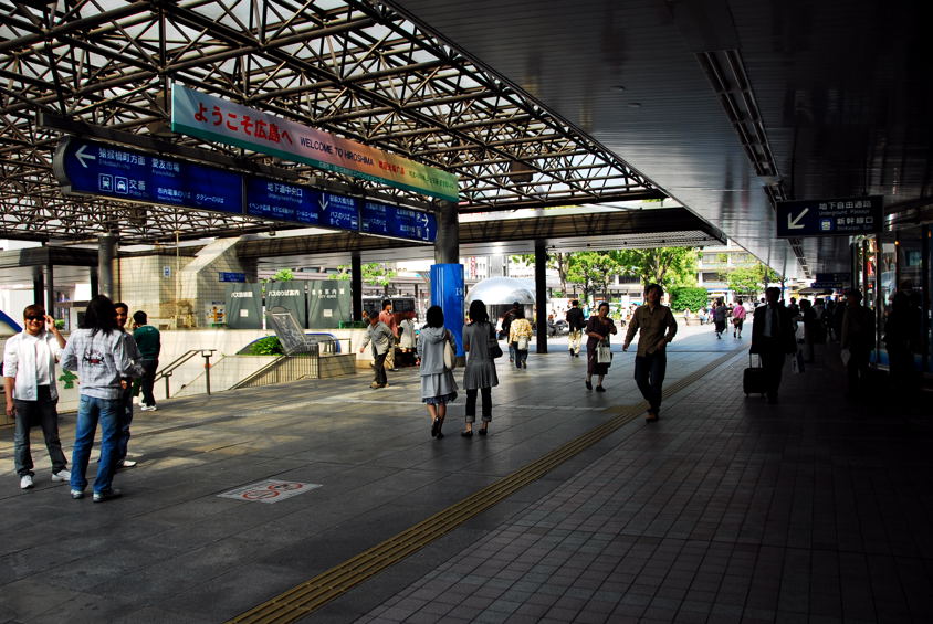 JR广岛站前。