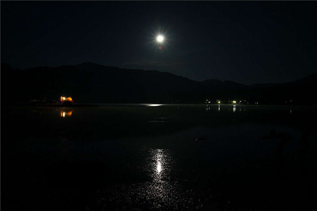 夜间十和田湖.jpg